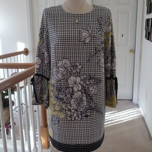 NWT Black and White Long Sleeve Dress size 6